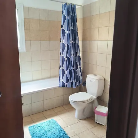 3 Bedroom Affordable In With Communal Pool Apartment *