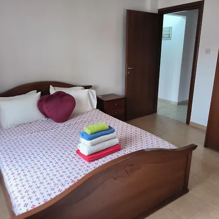 Apartment 3 Bedroom Affordable In With Communal Pool