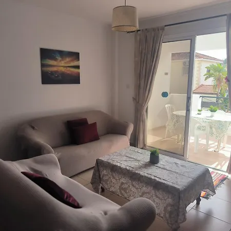 Apartment 3 Bedroom Affordable In With Communal Pool *