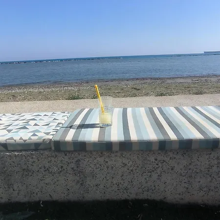 3 Bedroom Affordable In With Communal Pool *