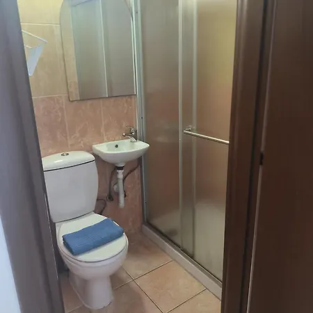 3 Bedroom Affordable In With Communal Pool *