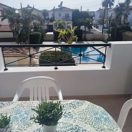 Διαμέρισμα 3 Bedroom Affordable In With Communal Pool