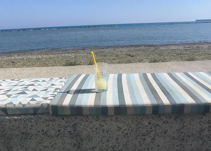 3 Bedroom Affordable In With Communal Pool *