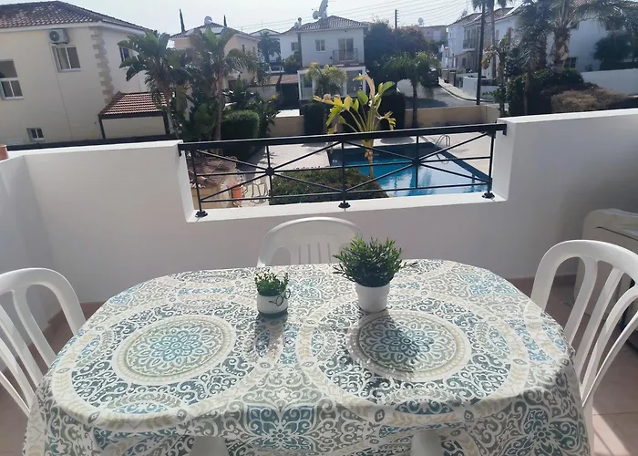 3 Bedroom Affordable In With Communal Pool Apartmán *