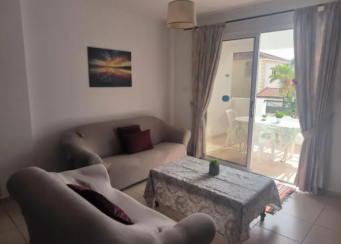 Apartmán 3 Bedroom Affordable In With Communal Pool *