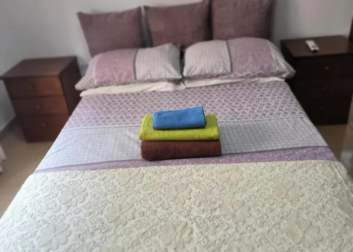 3 Bedroom Affordable In With Communal Pool Apartmán